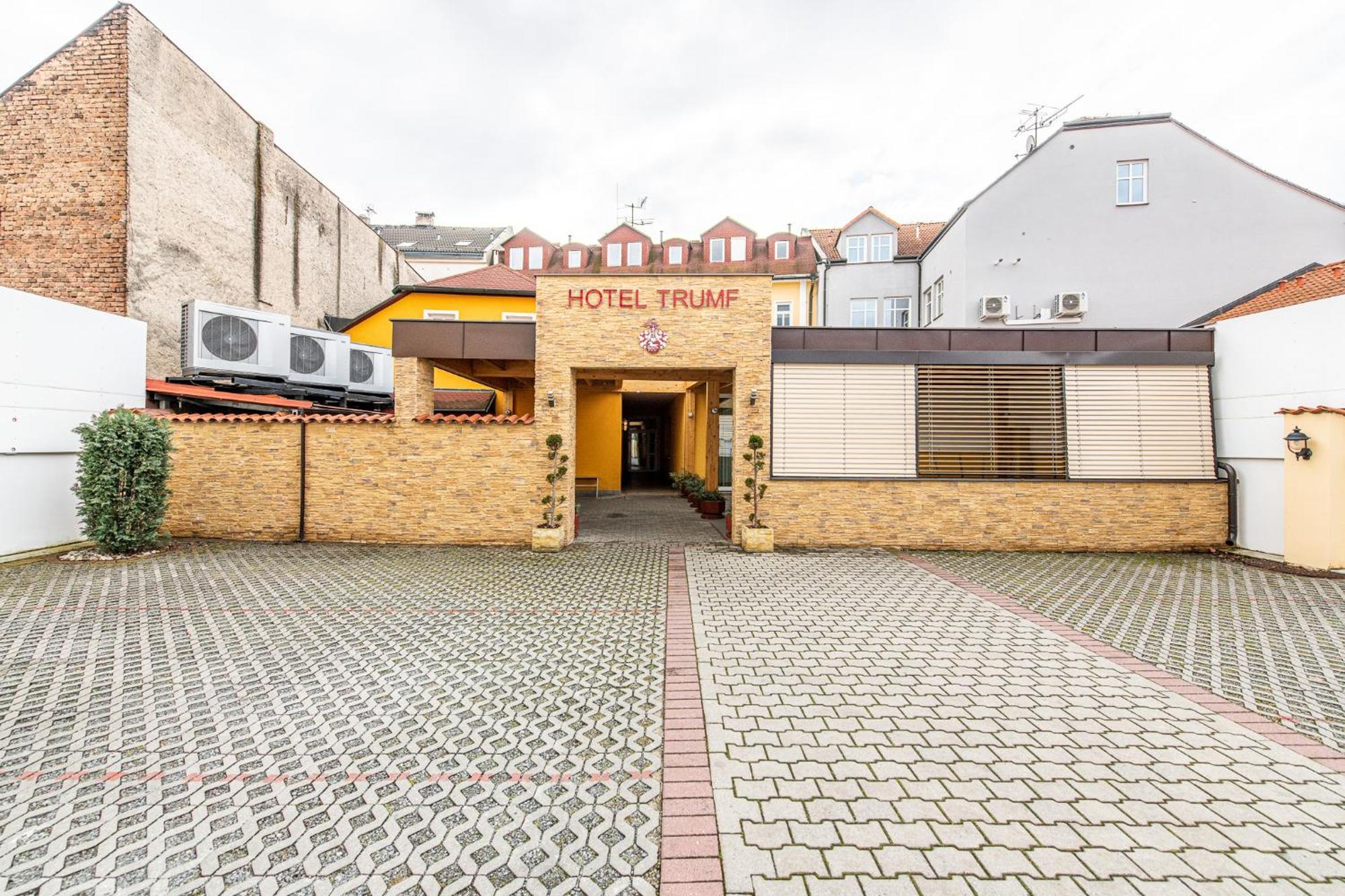 Hotel Trumf Mladá Boleslav Zewnętrze zdjęcie