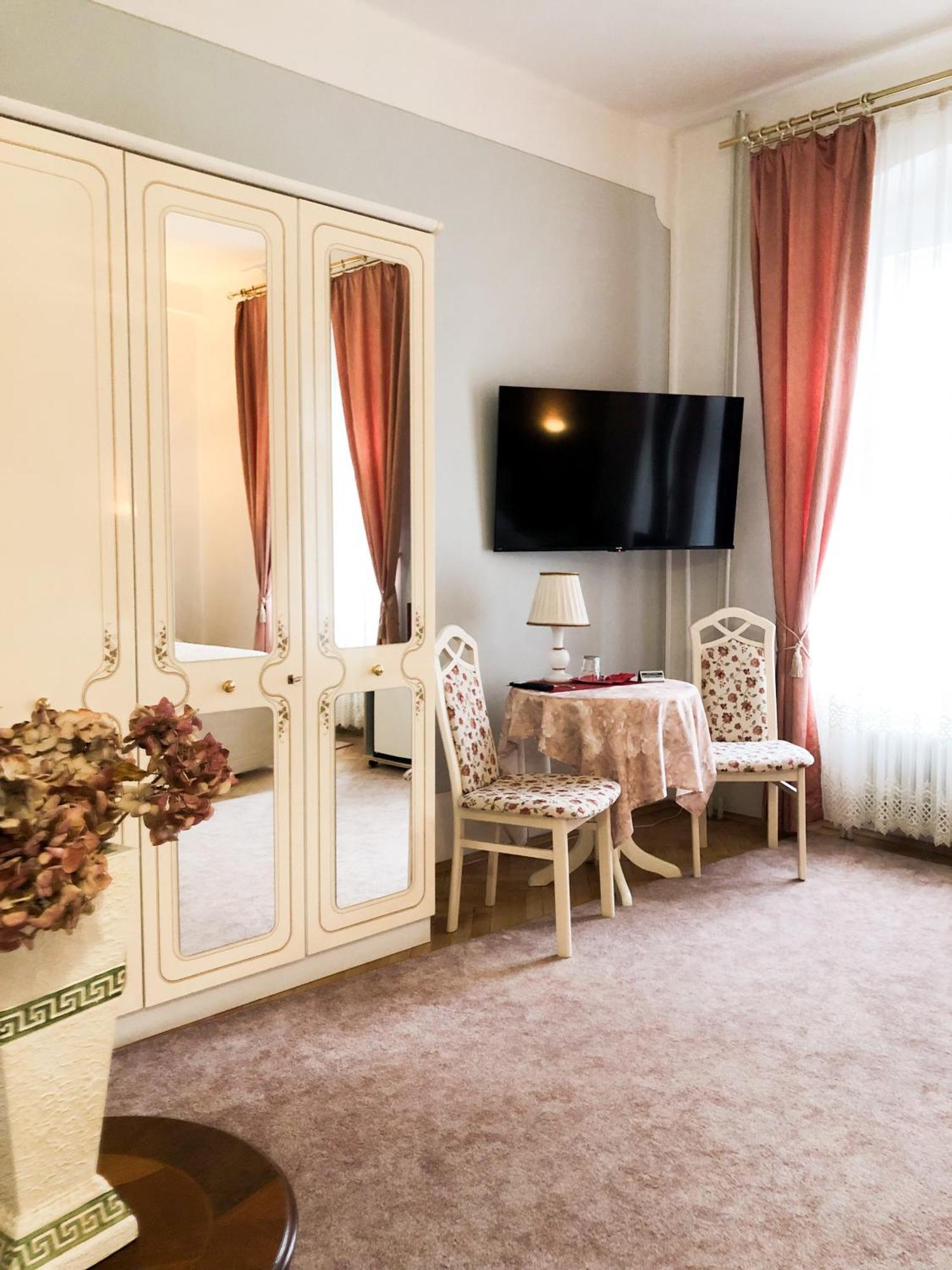 Hotel Trumf Mladá Boleslav Zewnętrze zdjęcie